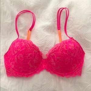LIKE NEW Victoria’s Secret PINK lightly lined demi bra